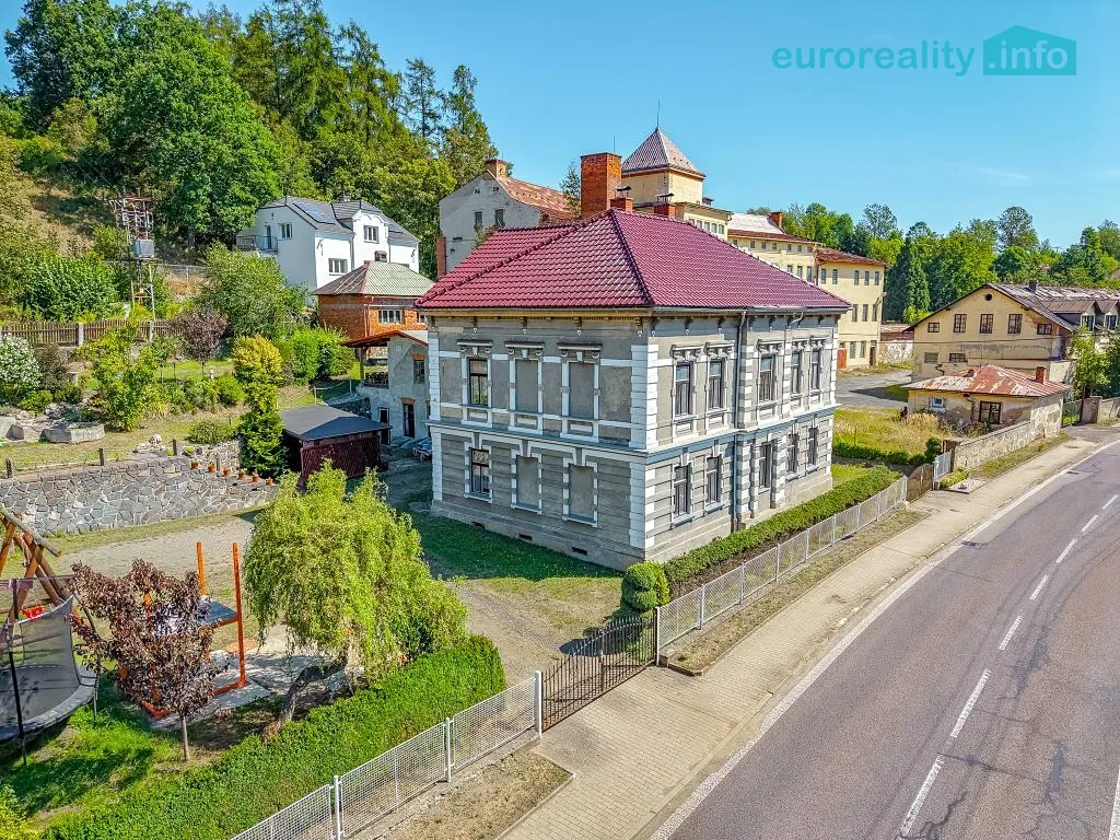 Prodej rodinného domu 213 m², pozemek 1424 m²